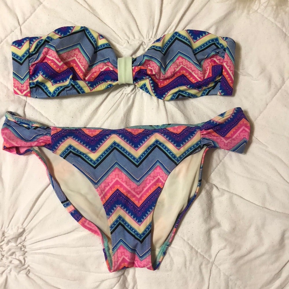 Chevron patterned bikini set